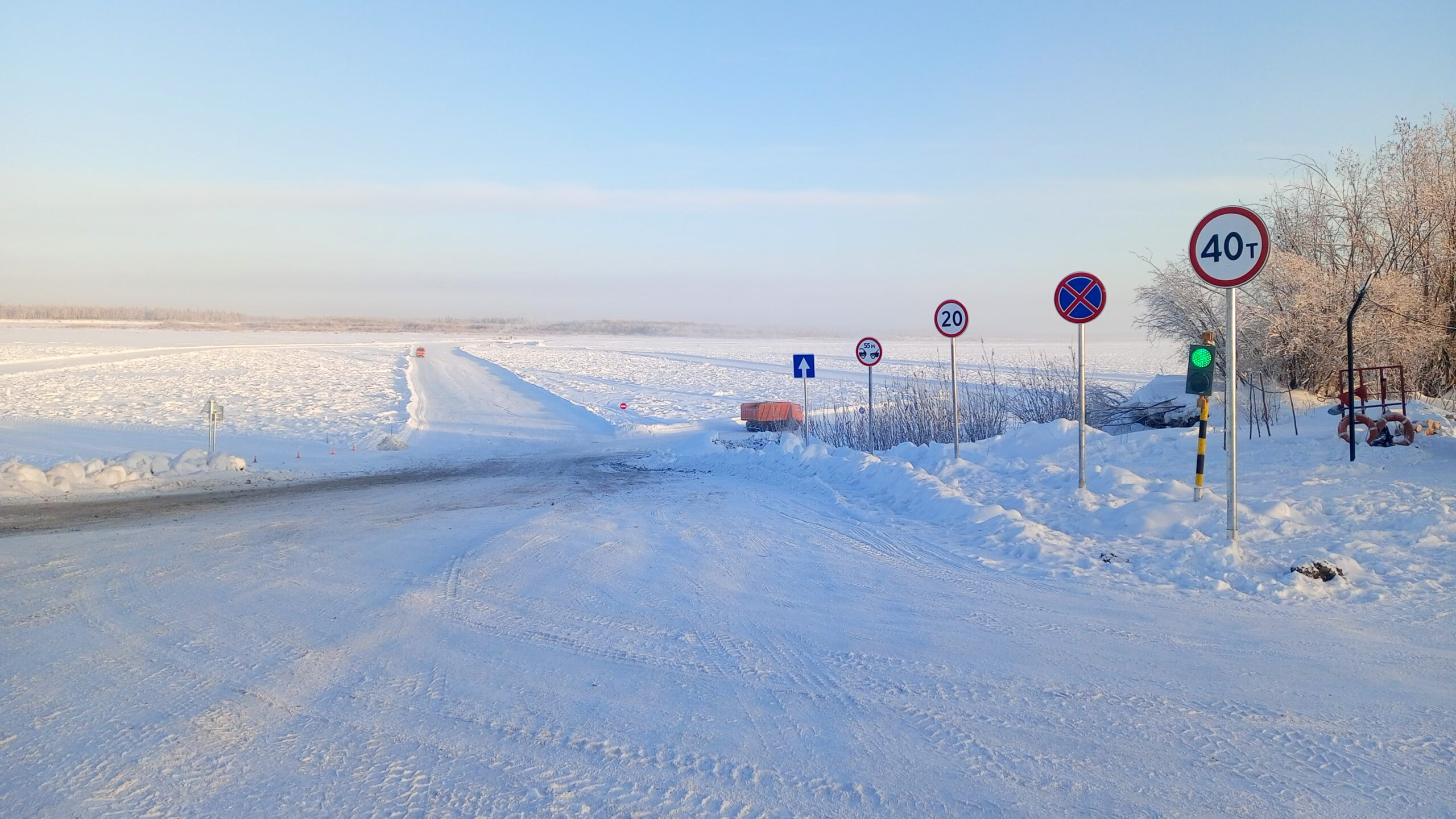 Грузоподъемность увеличили на ледовой переправе через реку Алдан в Якутии