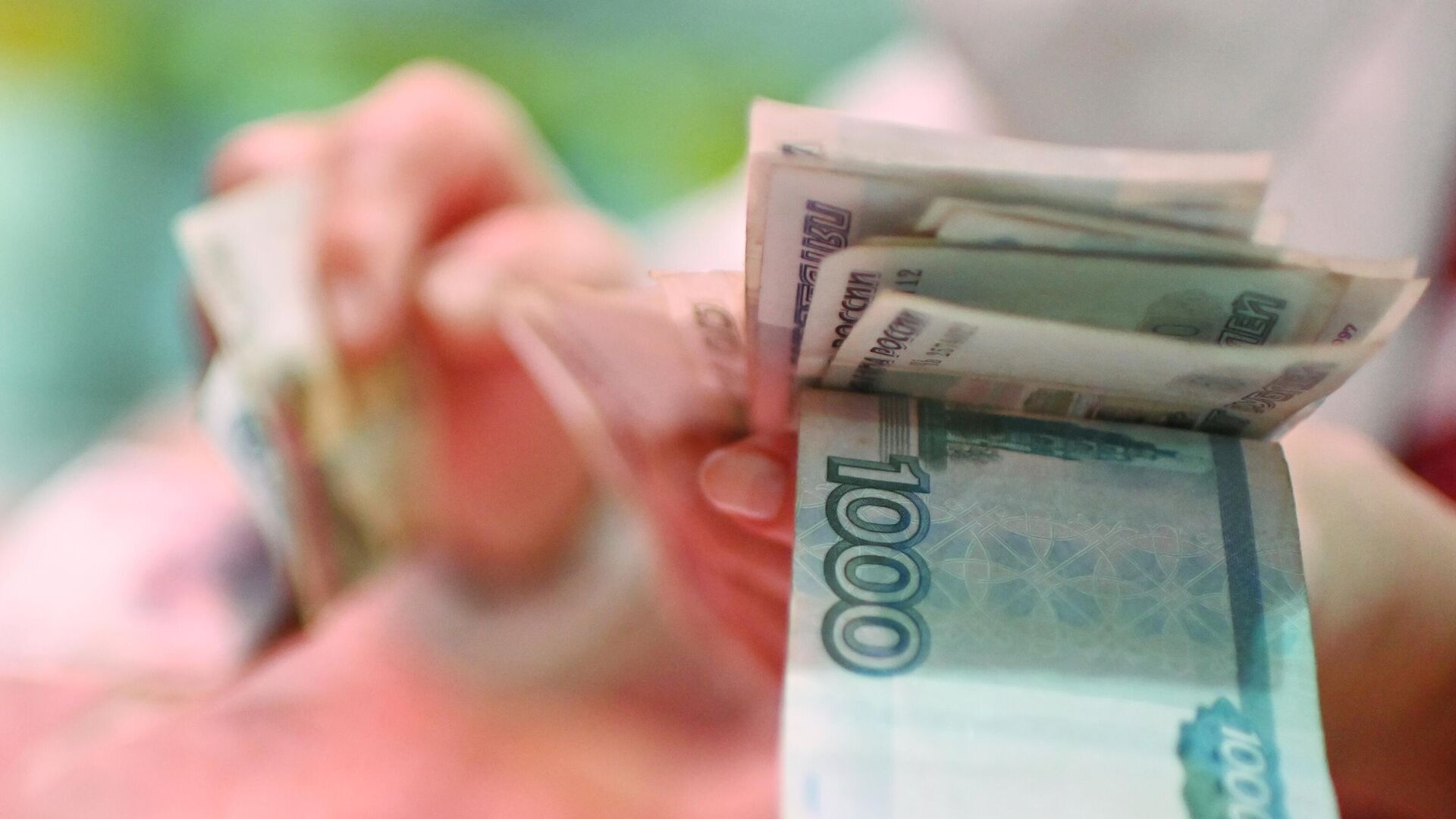 МРОТ в России увеличили до 19 242 рублей