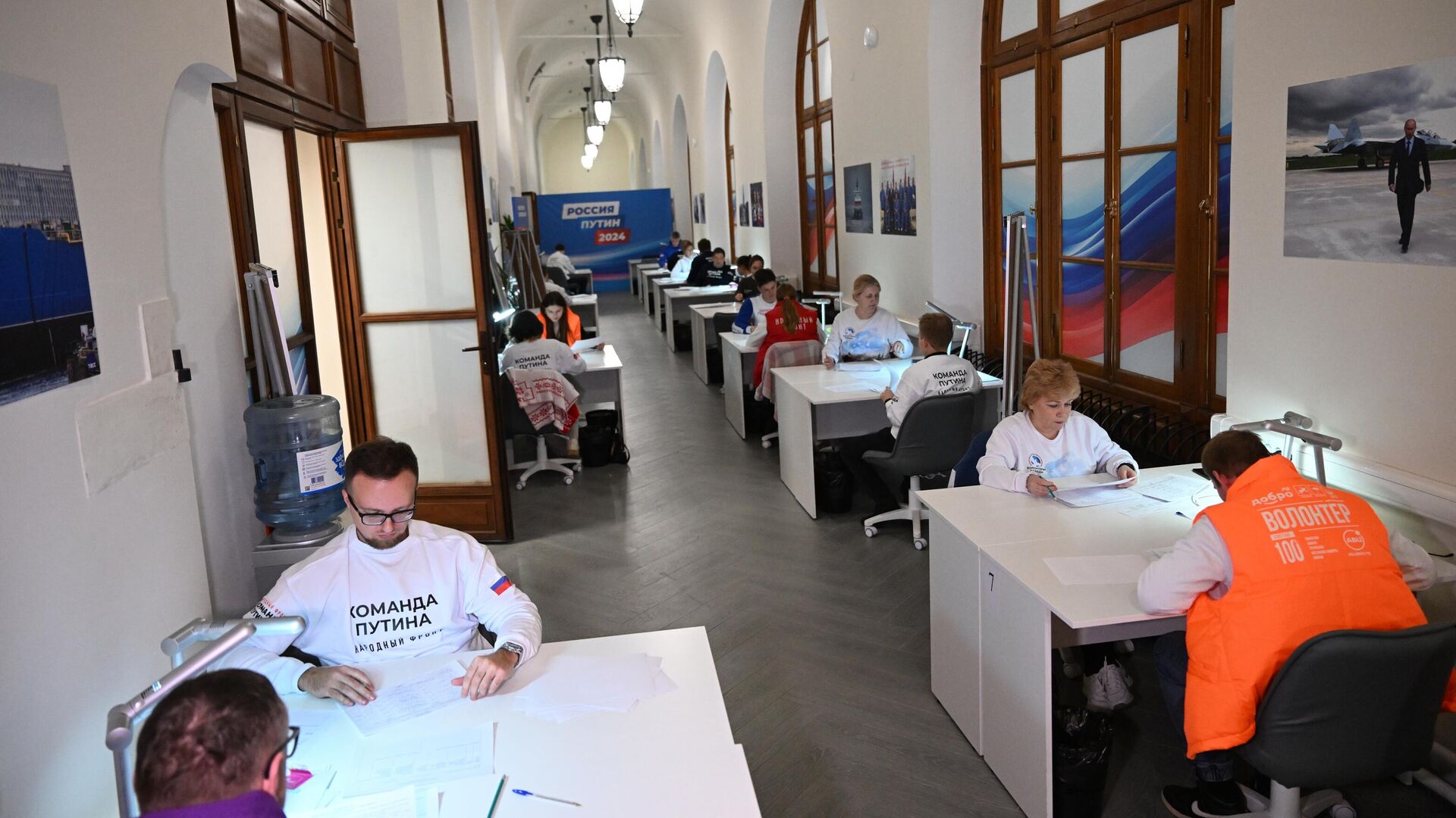 Колл-центр и общественная приемная избирательного штаба Владимира Путина начали работу