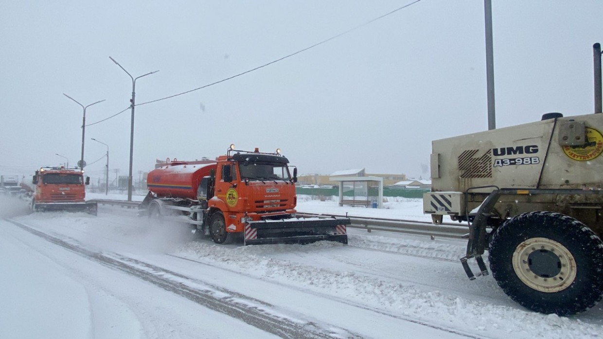 Более 17 тысяч кубометров снега вывезли с дорог Якутска за неделю