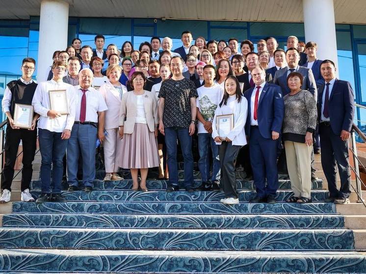 Глава Якутии поздравил якутян с Днем российского студенчества