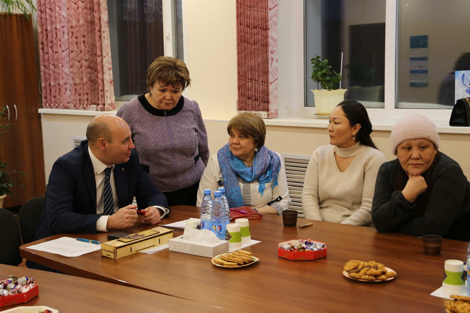 Глава Мирнинского района встретился с семьями участников СВО в Арылахе 