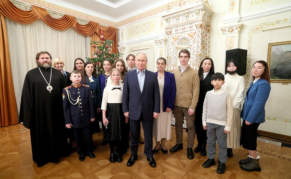 Семья Героя России Дмитрия Егорова встретилась с Владимиром Путиным