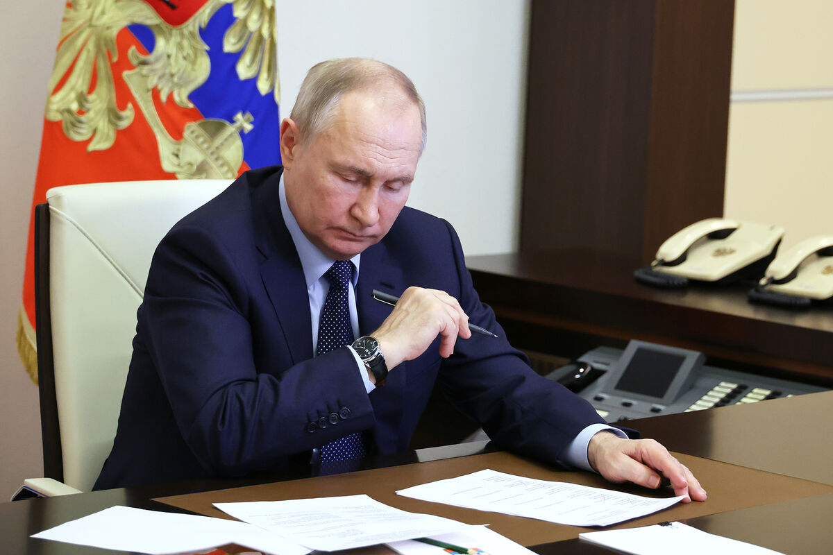 Президент России подписал закон о компенсации за невыплату заработной платы