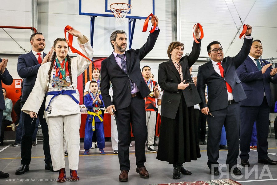 В школе № 20 Якутска открыли новый модульный спортзал