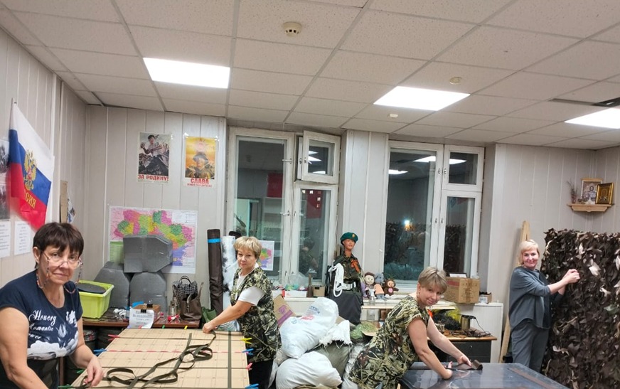 Волонтерский штаб в Мирном изготовил более десяти тысяч вещей для СВО