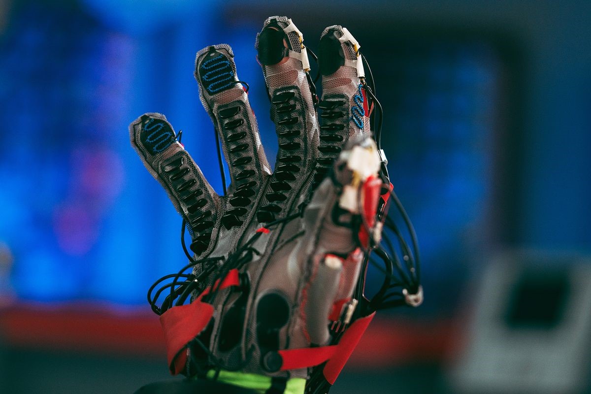 Российские ученые создали комплекс восстановления мелкой моторики рук с помощью дрона