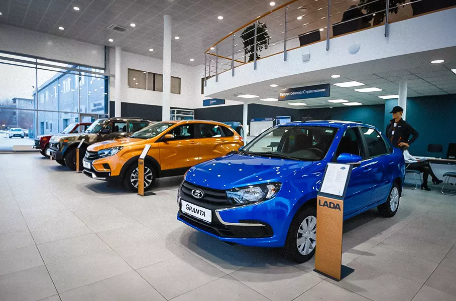 Продажи новых легковых автомобилей в России по итогам 2023 года выросли на 69%
