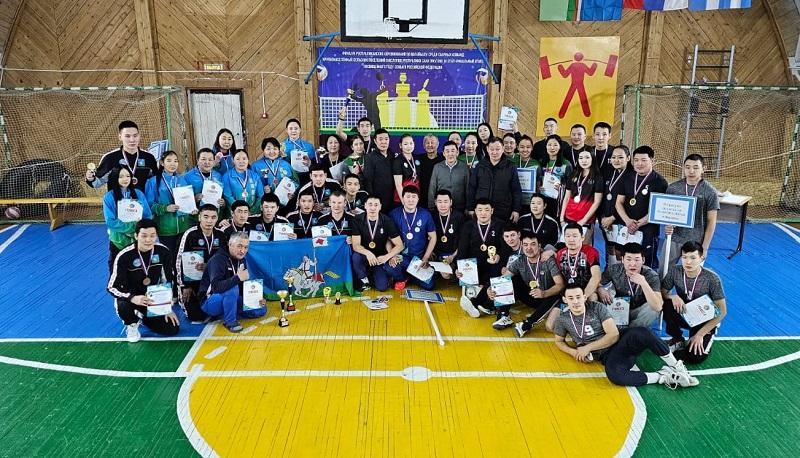 Соревнования по волейболу среди крупнонаселенных сел прошли в Мегино-Кангаласском районе