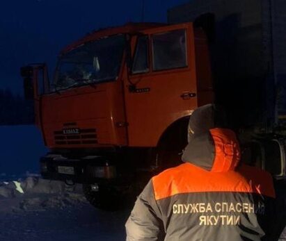 Спасатели помогли дальнобойщикам, у которых заглох автомобиль в Среднеколымском районе