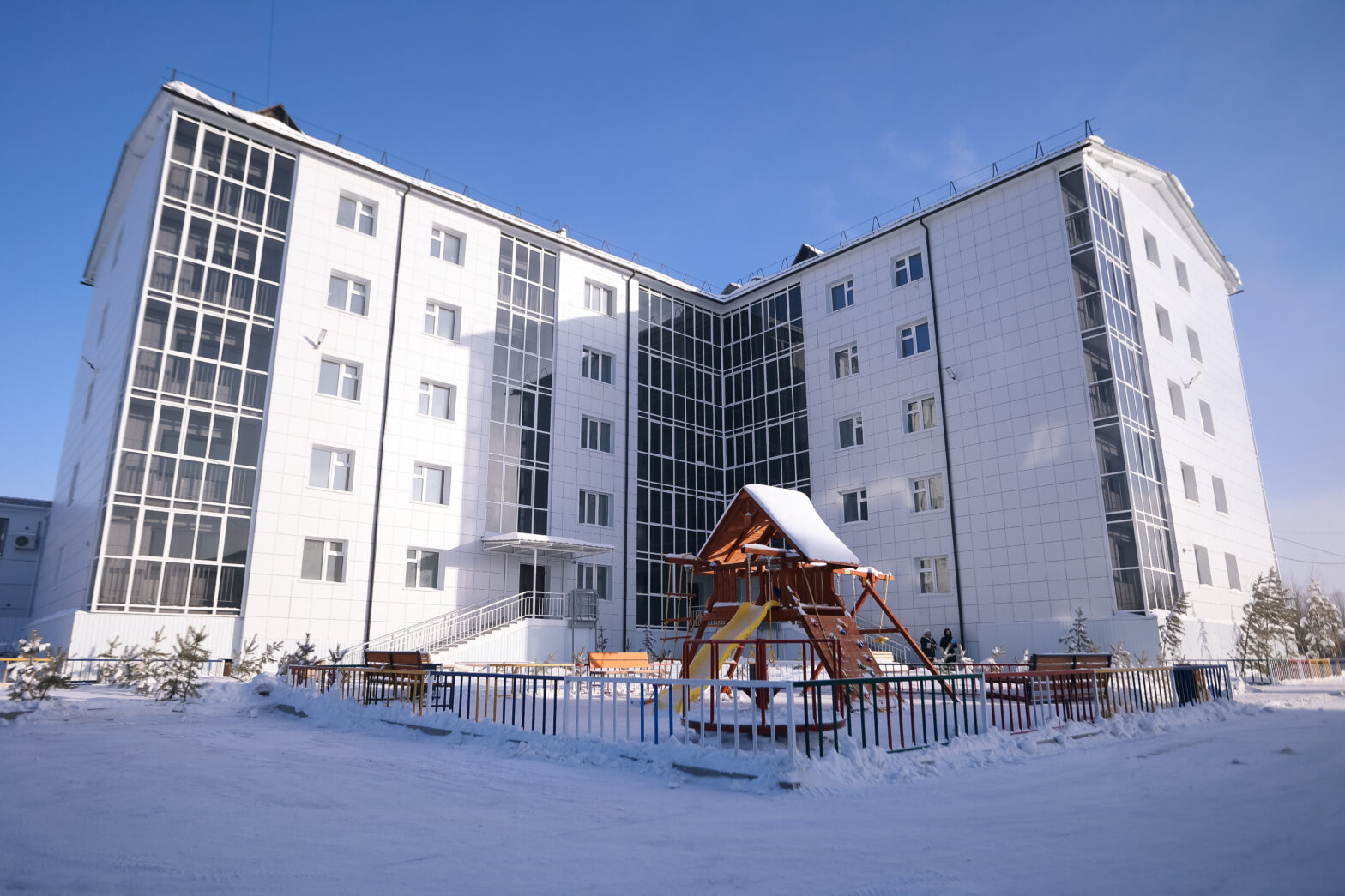 Юрий Трутнев проверил ход строительства арендного жилья в Якутии