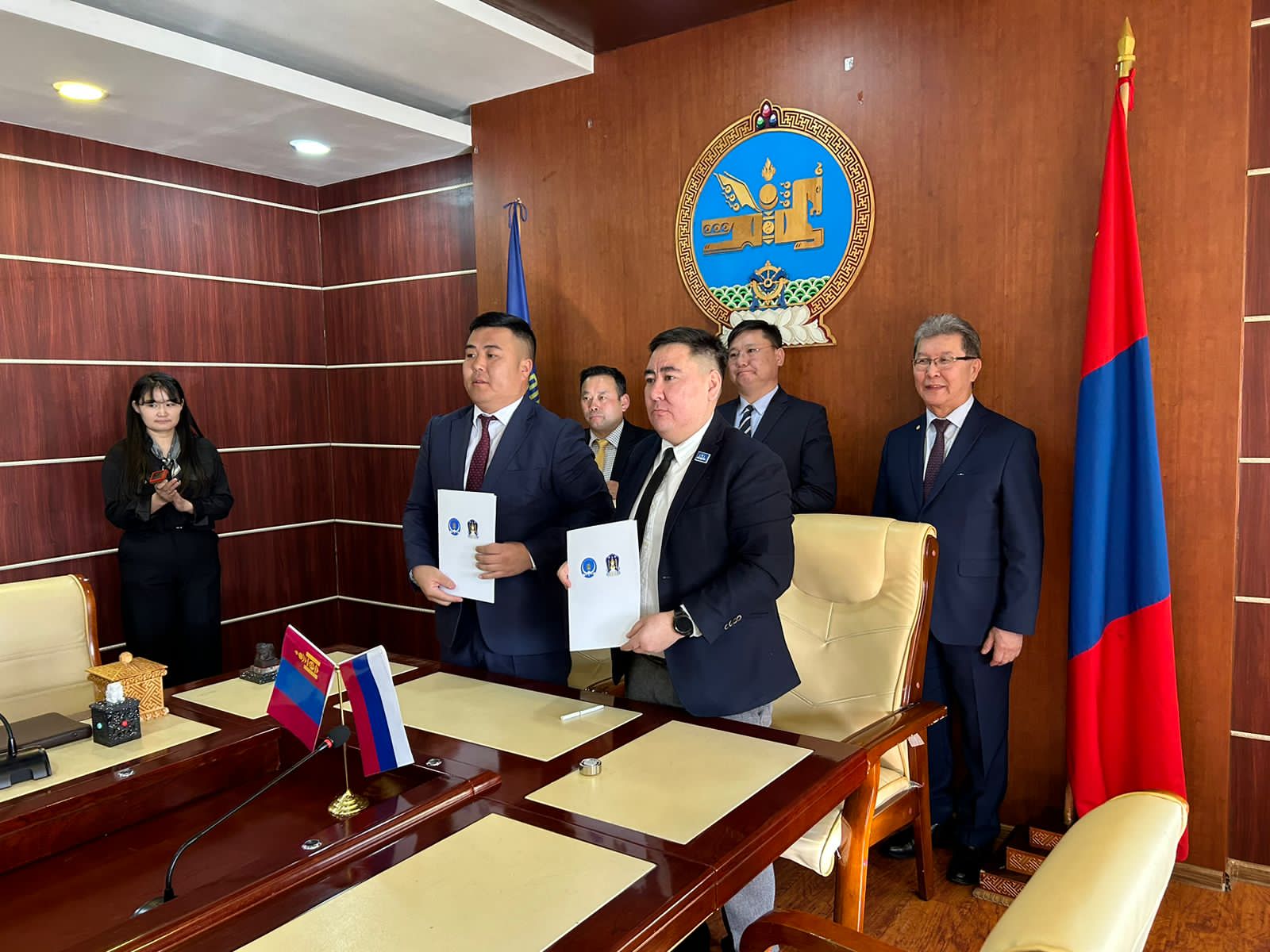 Соглашение об установке побратимских связей с монгольским городом Хархорин подписали два района Якутии