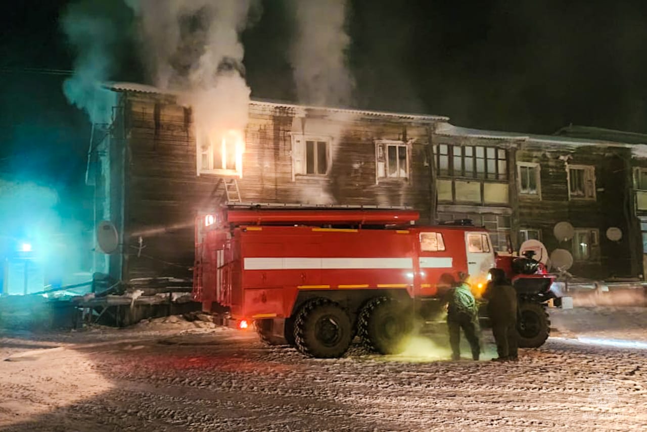 Пять человек пострадали при пожаре в многоквартирном доме в Верхоянске