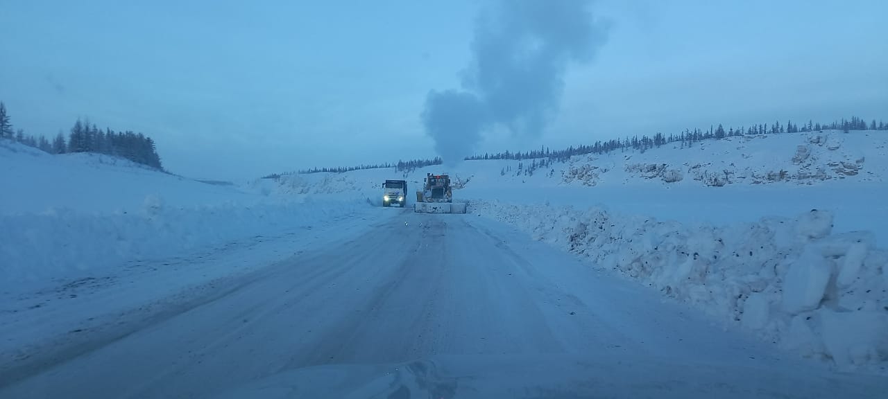 Проезд по участку зимника автодороги «Анабар» восстановили в Якутии