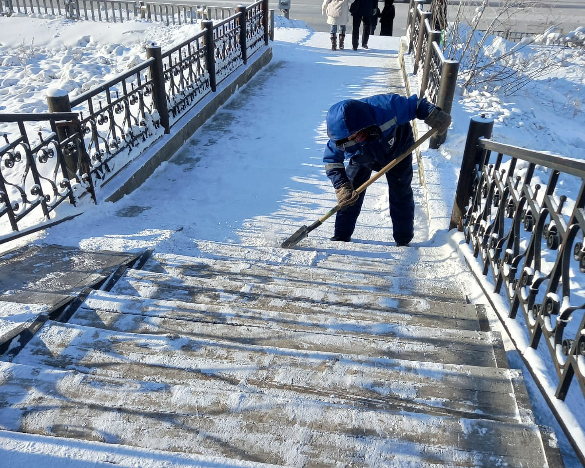 Более 16 тысяч кубометров снега вывезли с дорог Якутска за неделю