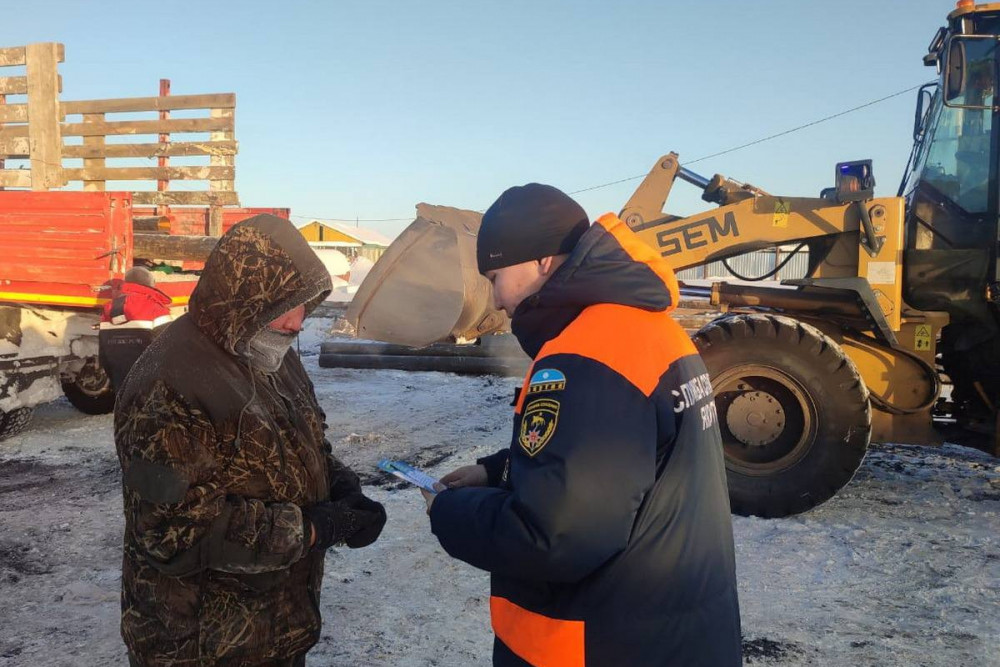 Спасатели продолжают осуществлять профилактическую работу в Якутии