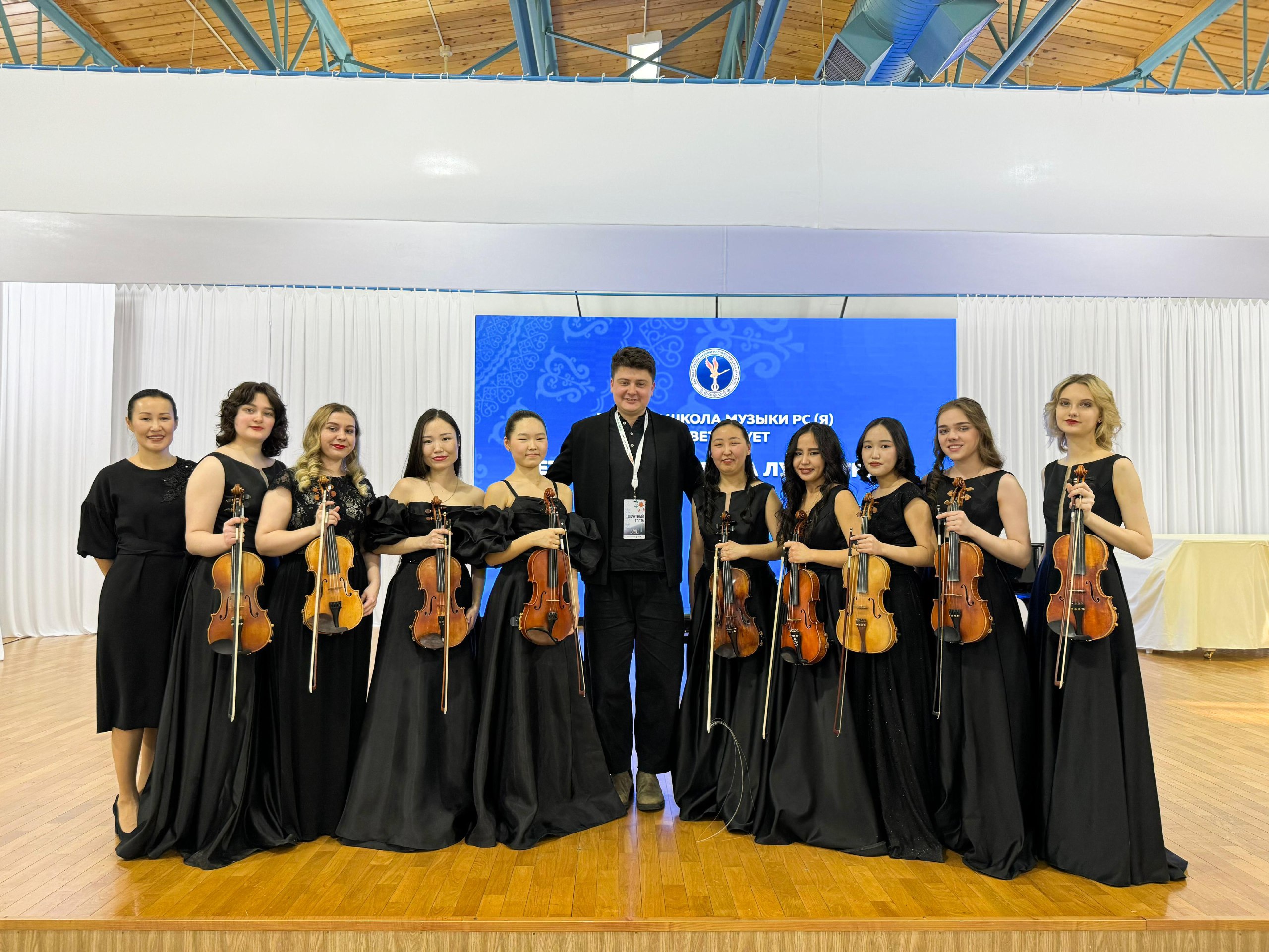 Скрипач-виртуоз Петр Лундстрем провел мастер-класс в ВШМ Якутии