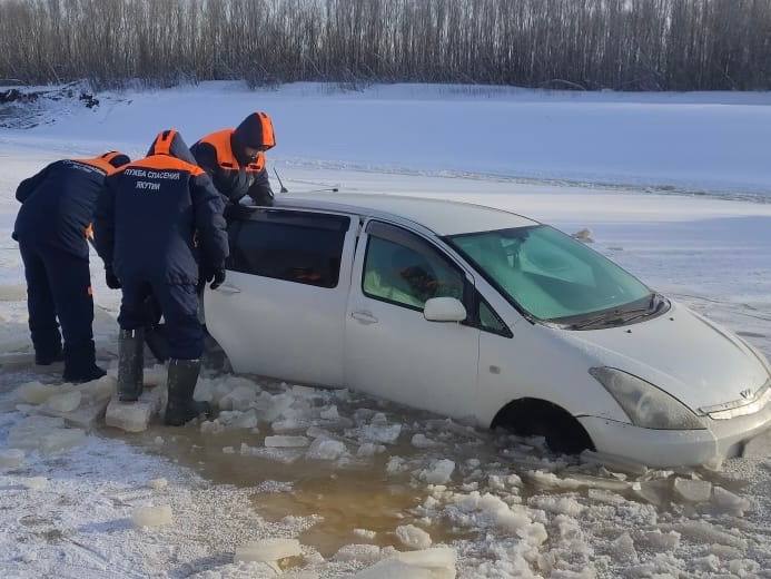 Спасатели эвакуировали 6 человек за прошедшие сутки в Якутии