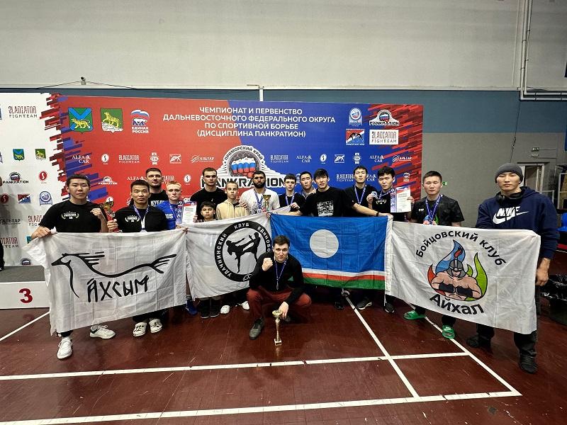 Якутские бойцы стали победителями чемпионата ДФО по панкратиону