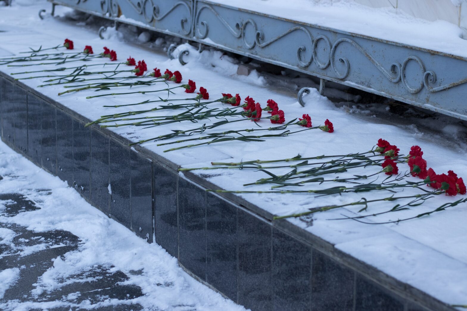 Памяти жертв в крокусе