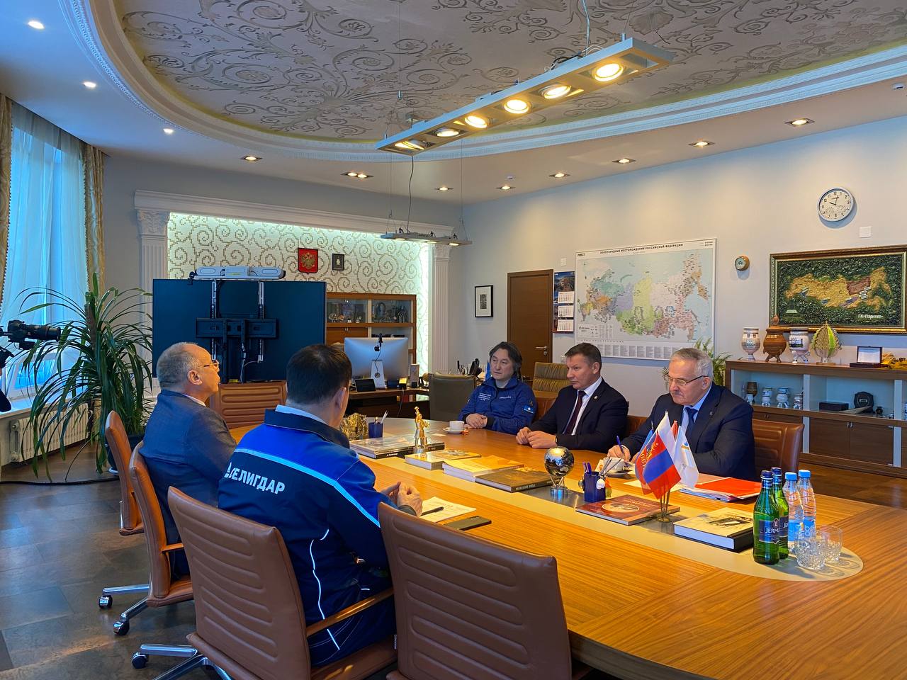 Джулустан Борисов обсудил планы развития добычи золота в Алданском районе