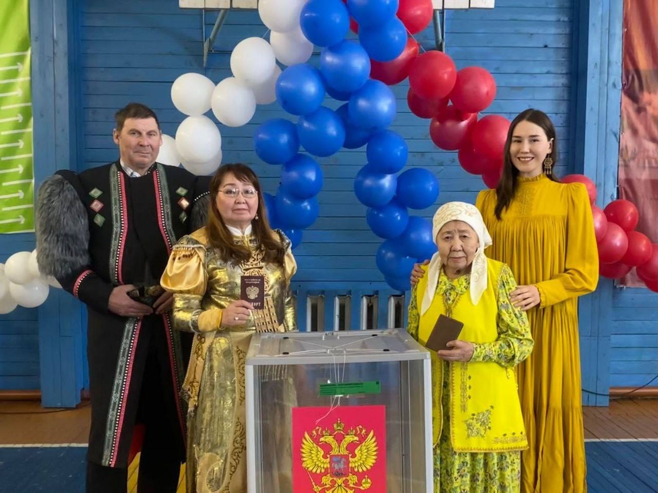 Семьи с детьми все чаще приходят на выборы президента РФ в Якутии