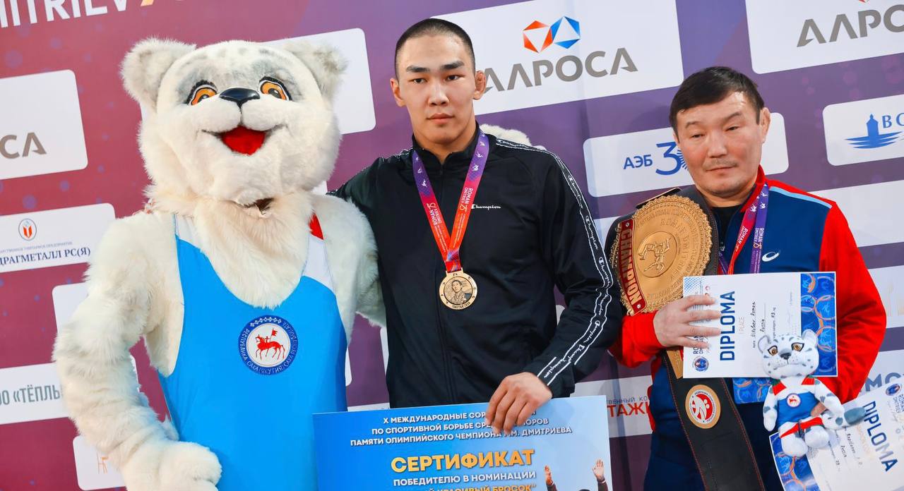 Якутские борцы завоевали два золота на турнире Романа Дмитриева в Якутске