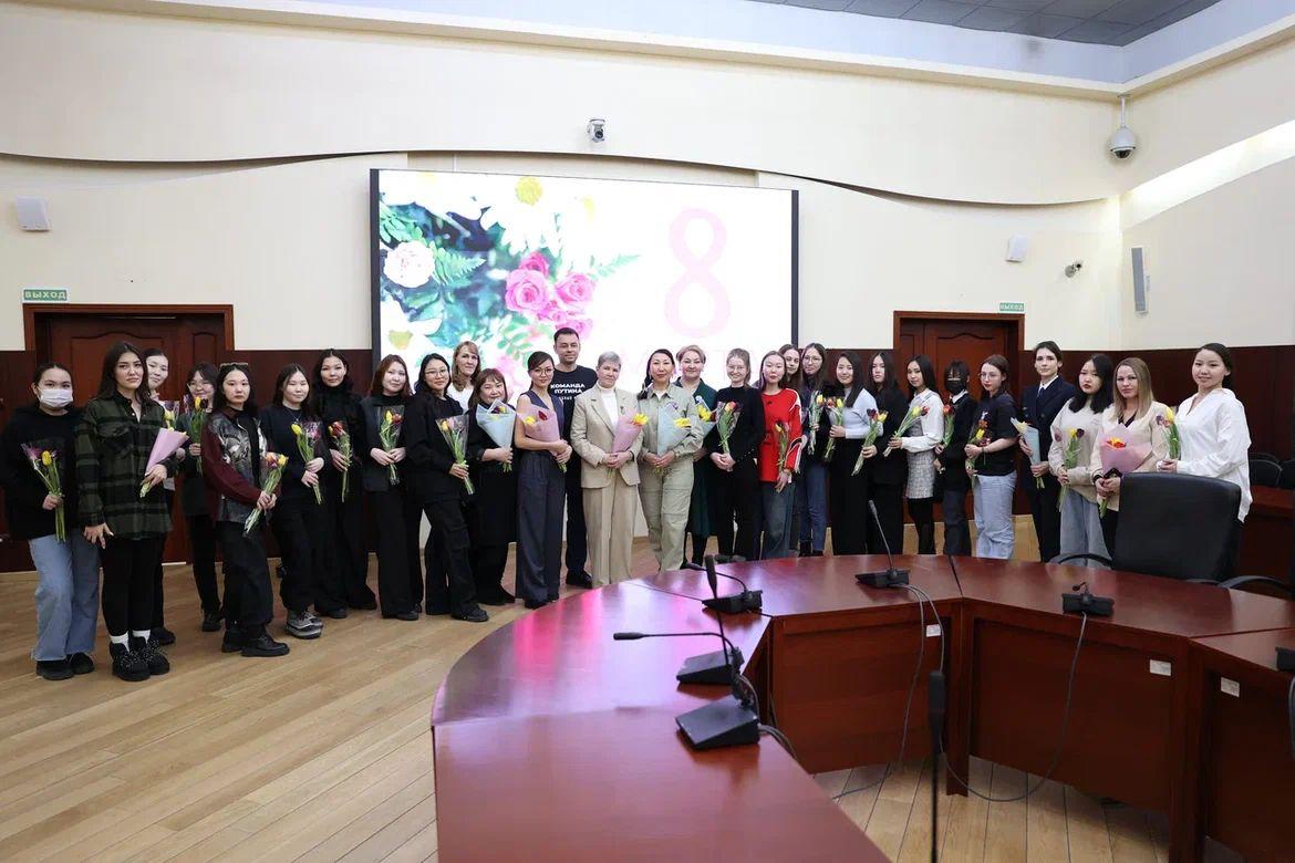 В Якутске состоялась встреча с женщинами героических профессий