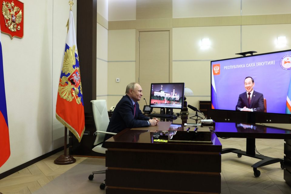 Владимир Путин обсудил с Айсеном Николаевым социально-экономическое развитие Якутии