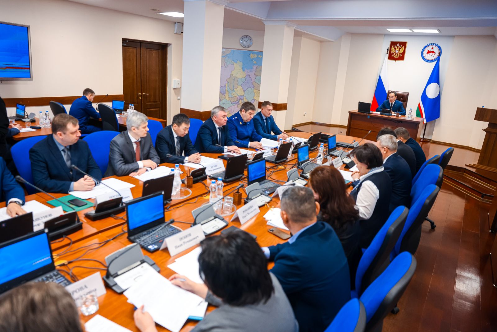 Глава Якутии провел заседание комиссии по противодействию коррупции в республике