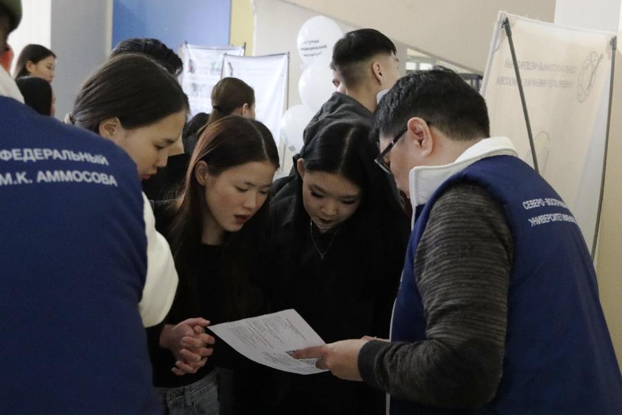 Более 650 школьников Якутии посетили День открытых дверей СВФУ