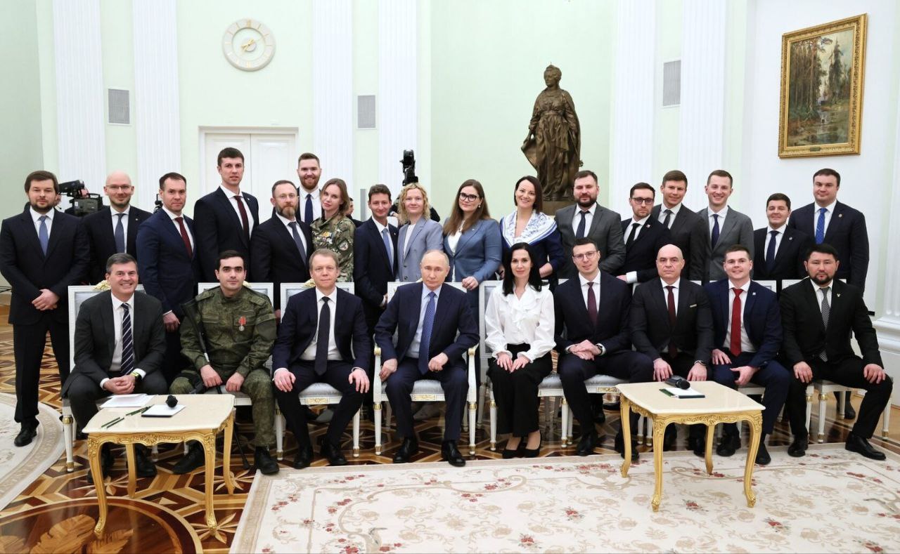Президент России провел встречу с победителями конкурса «Лидеры России»