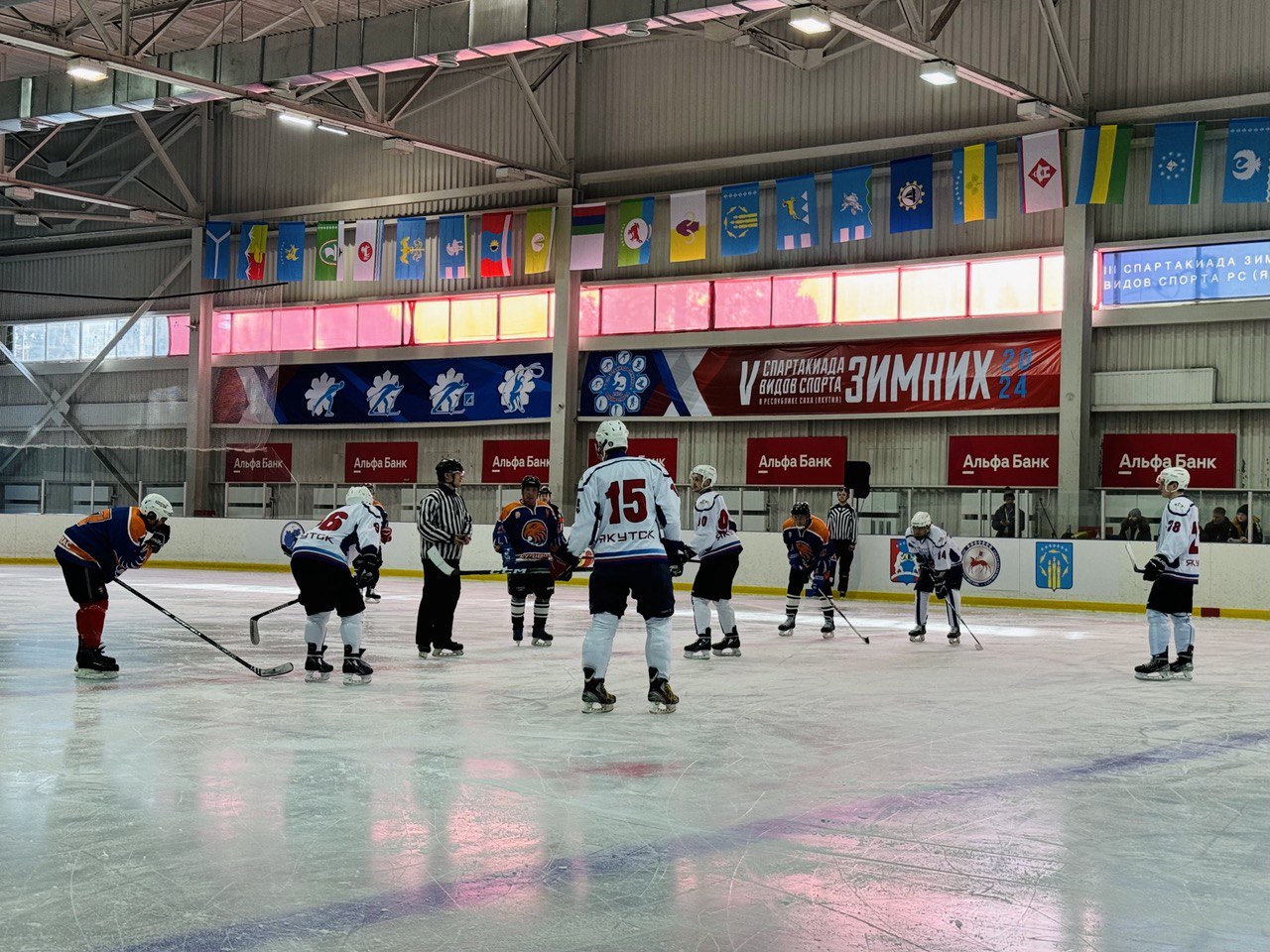 Восемь районов Якутии борются за звание сильнейшей команды по хоккею