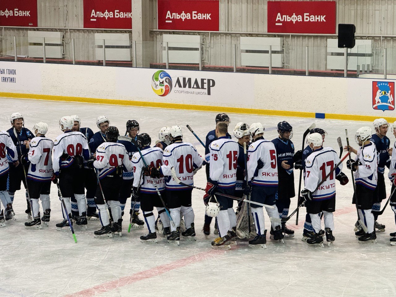 Хоккеисты из Якутска победили сборную Мирнинского района со счетом 9:3
