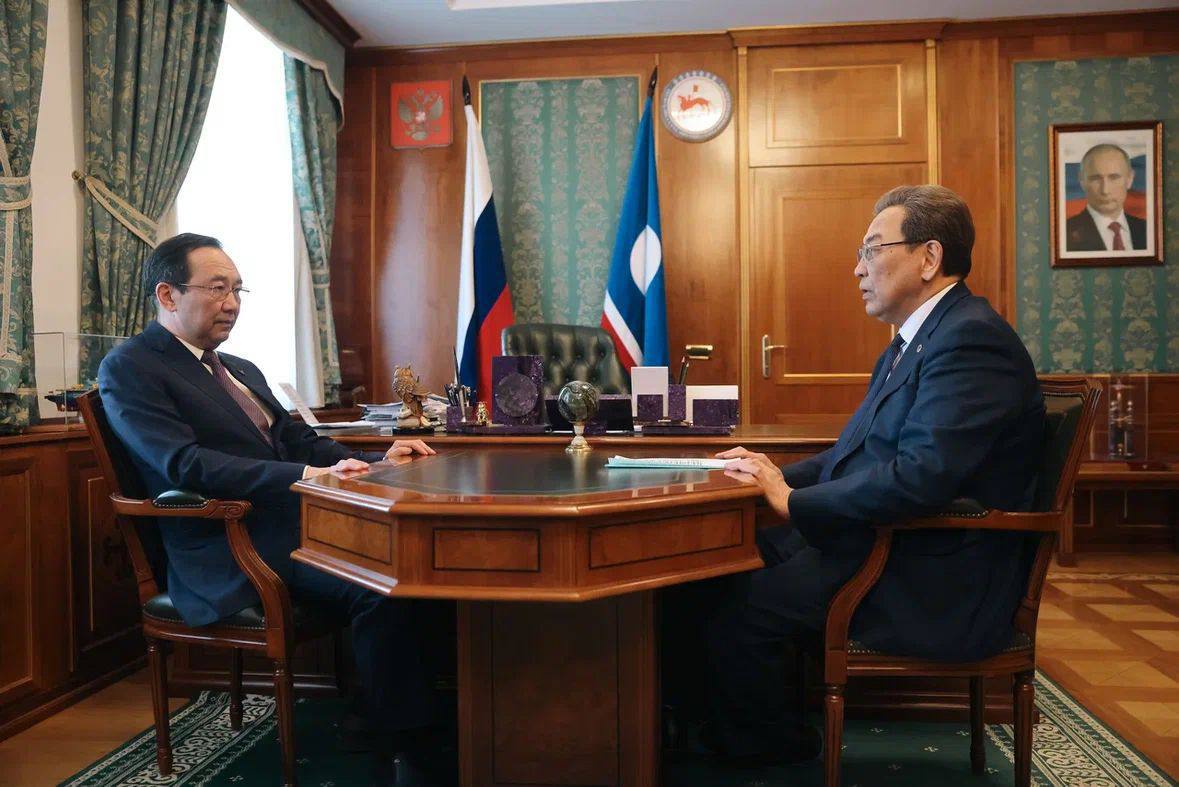 Айсен Николаев провел рабочую встречу с министром финансов Якутии