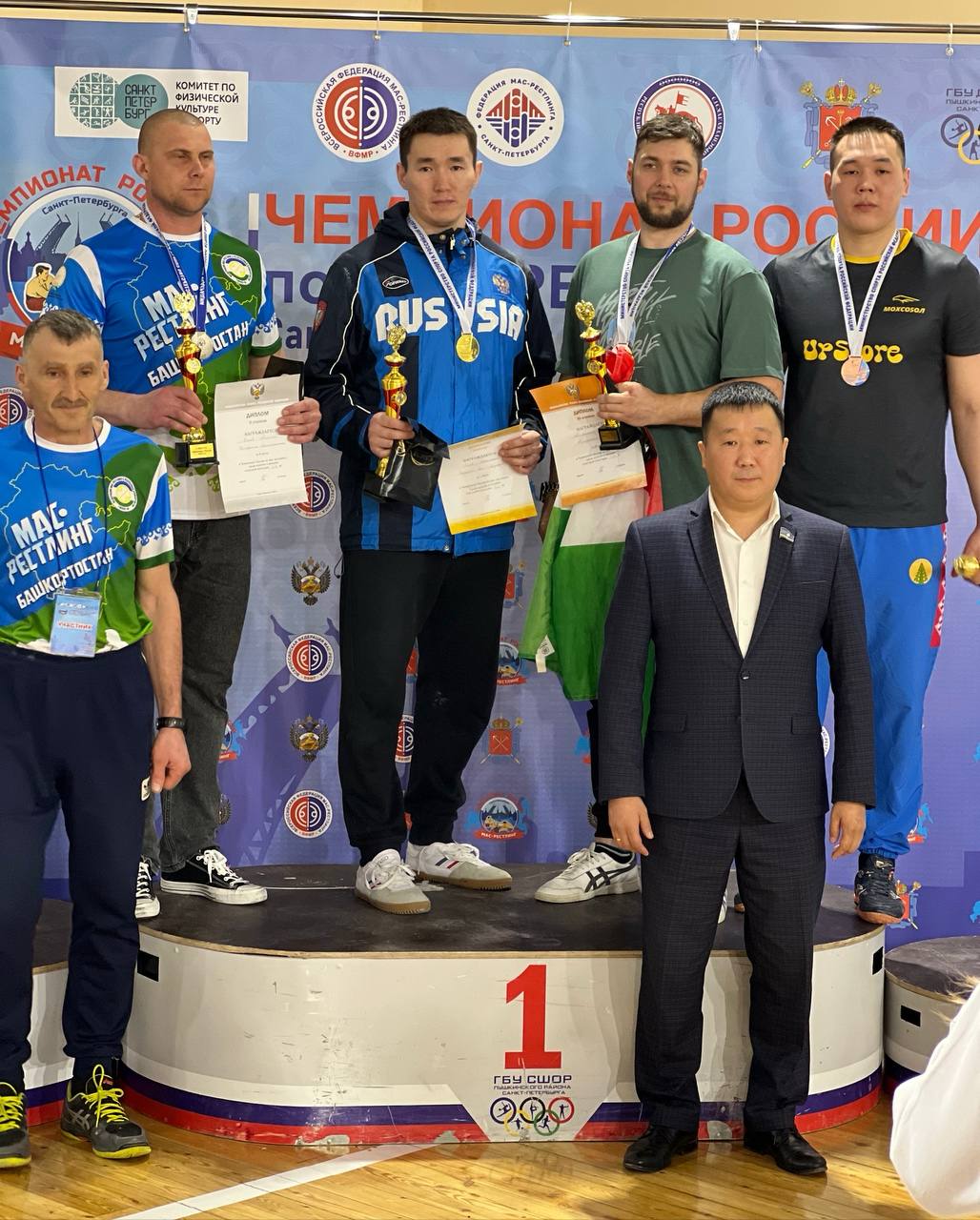 Пять якутских спортсменов завоевали золото на чемпионате России по мас-рестлингу