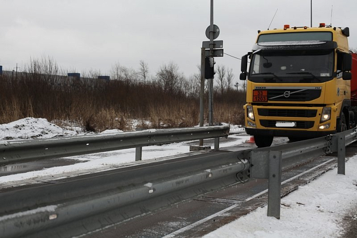 Ограничение для грузовых авто ввели в четырех районах Якутии