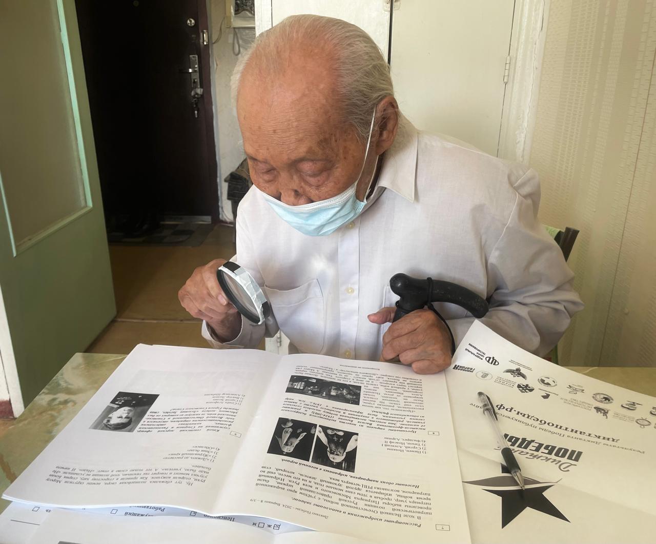 102-летний ветеран ВОВ написал «Диктант Победы» в Якутии