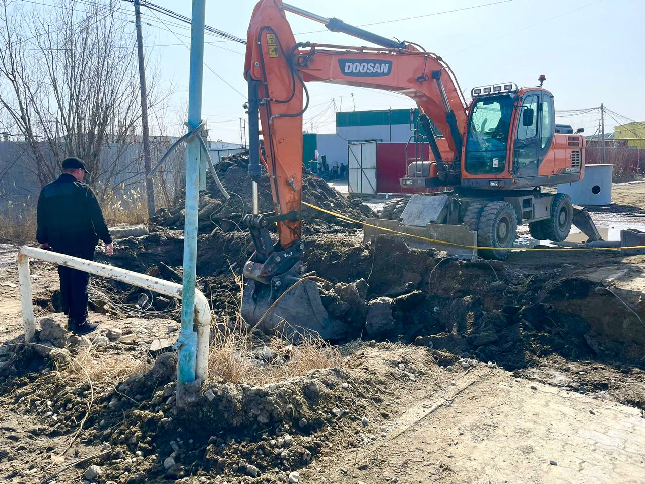 Cрочные ремонтные работы газопровода ведутся в районе улицы Чернышевского в Якутске