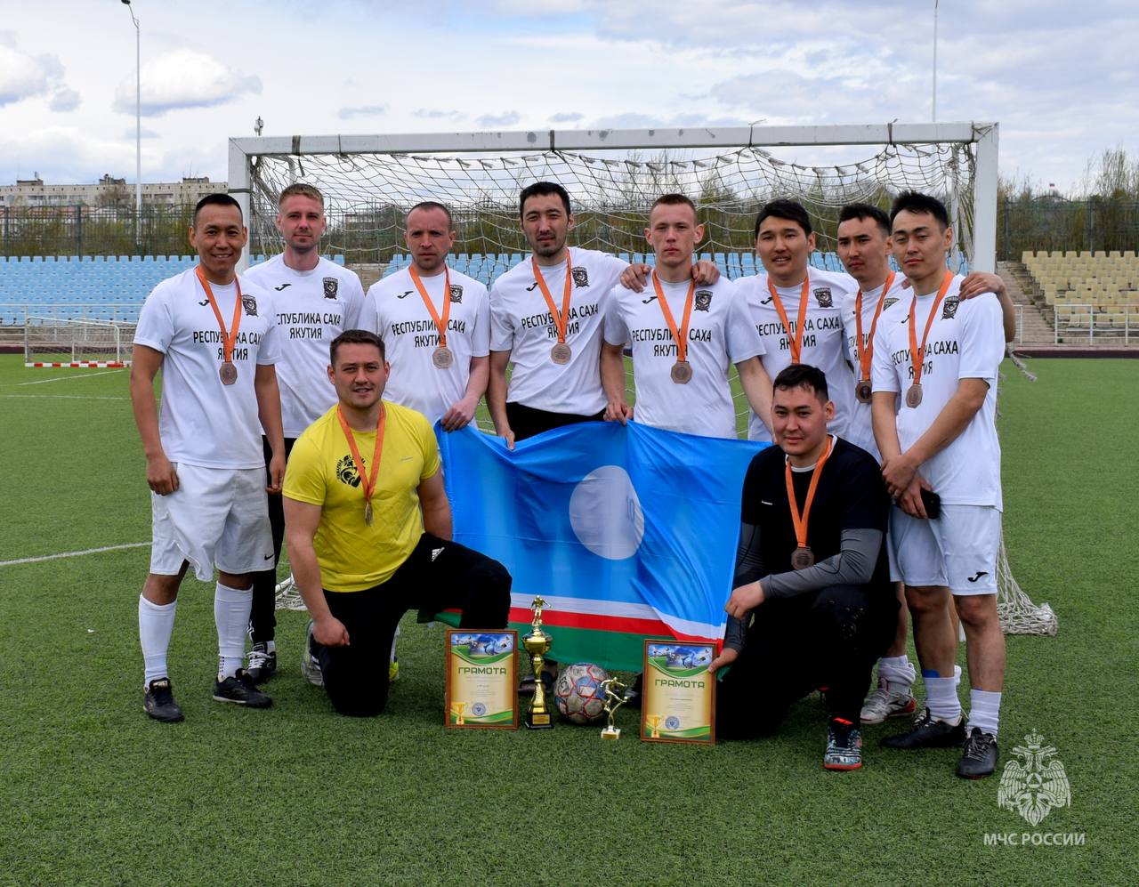 Футболисты МЧС Якутии завоевали бронзу в спартакиаде в Биробиджане