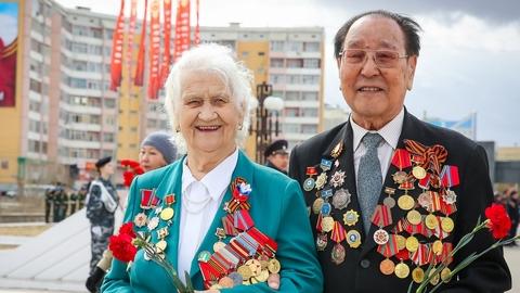 13 ветеранов ВОВ получили праздничную выплату ко Дню Победы в Якутии