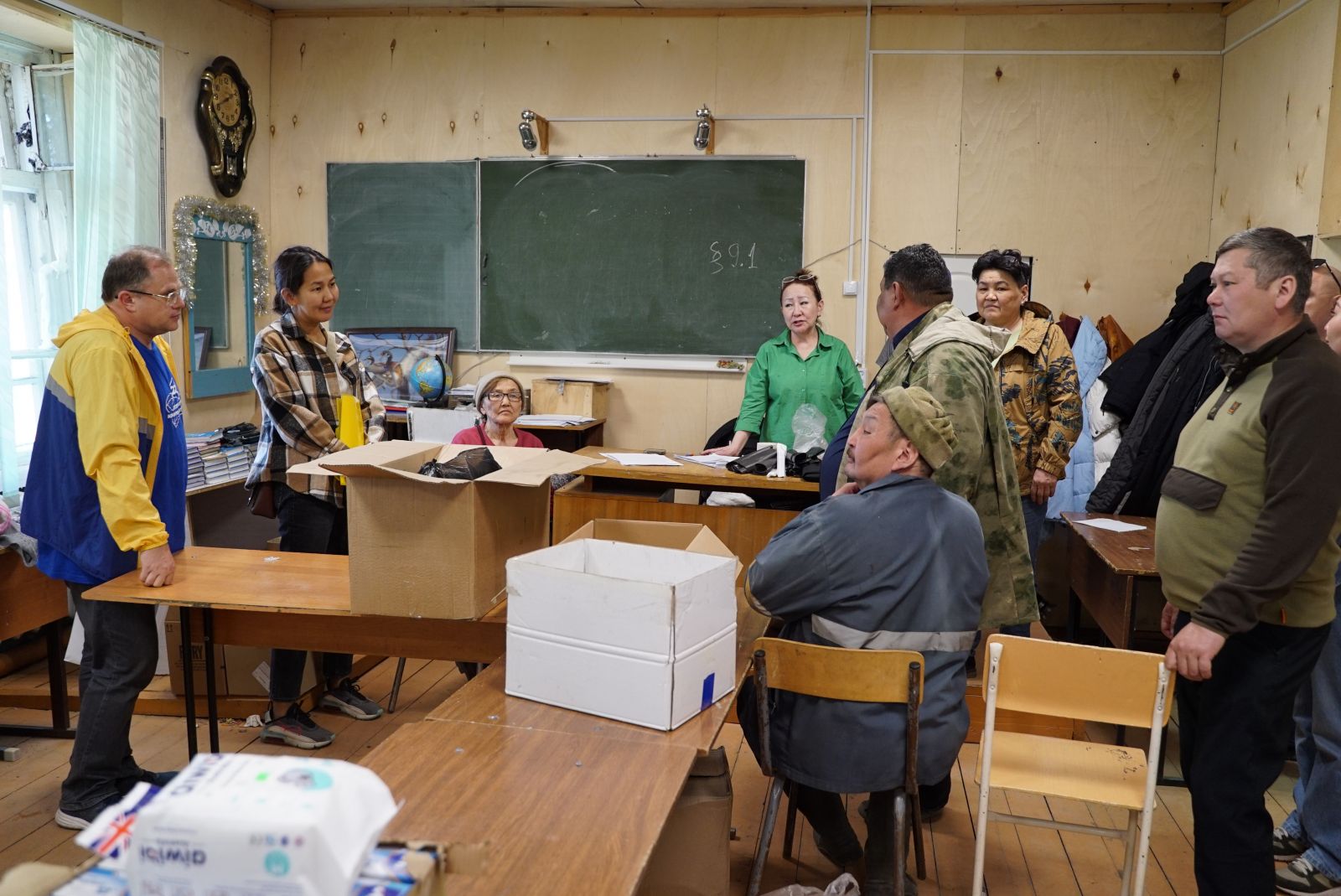 Работники системы образования Якутии оказывают адресную помощь жителям села Графский берег