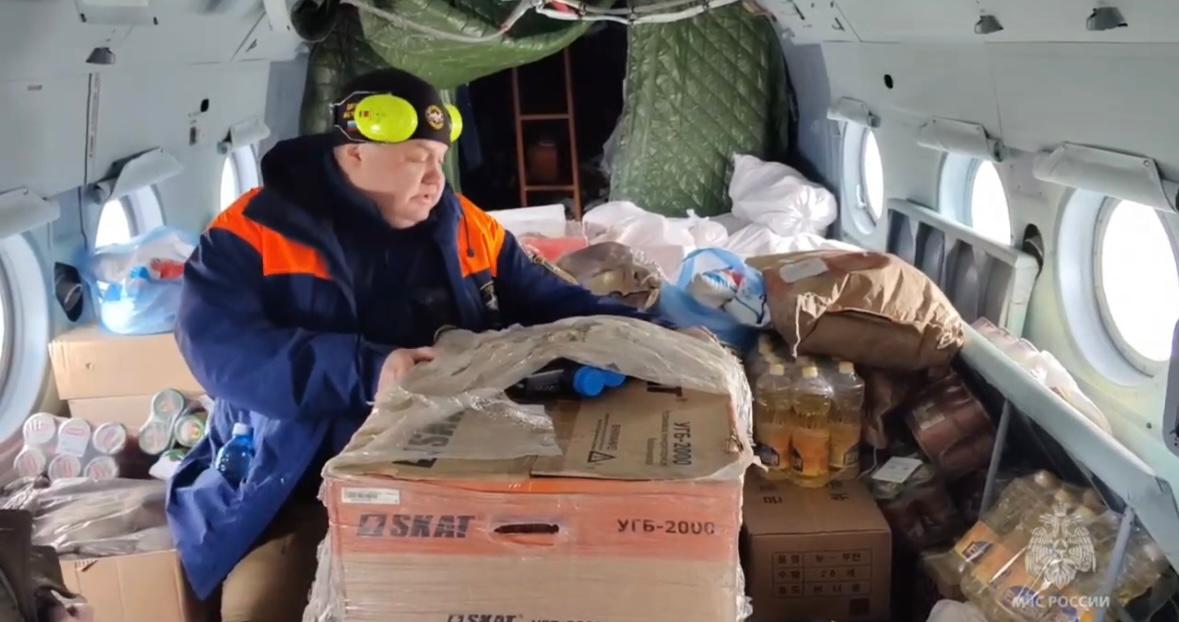 600 кг гумпомощи доставили в пострадавшие от паводка два якутских села