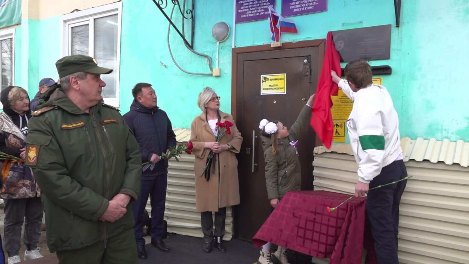 Мемориальные доски бойцам, погибшим в зоне СВО, открыли в Ленске