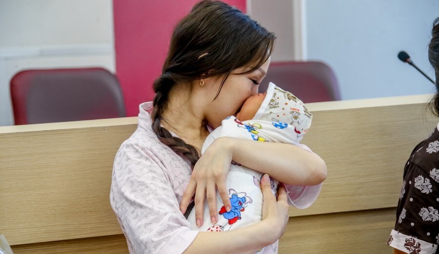 Более 3 200 семей получили капитал «Дети столетия» в Якутии с начала года