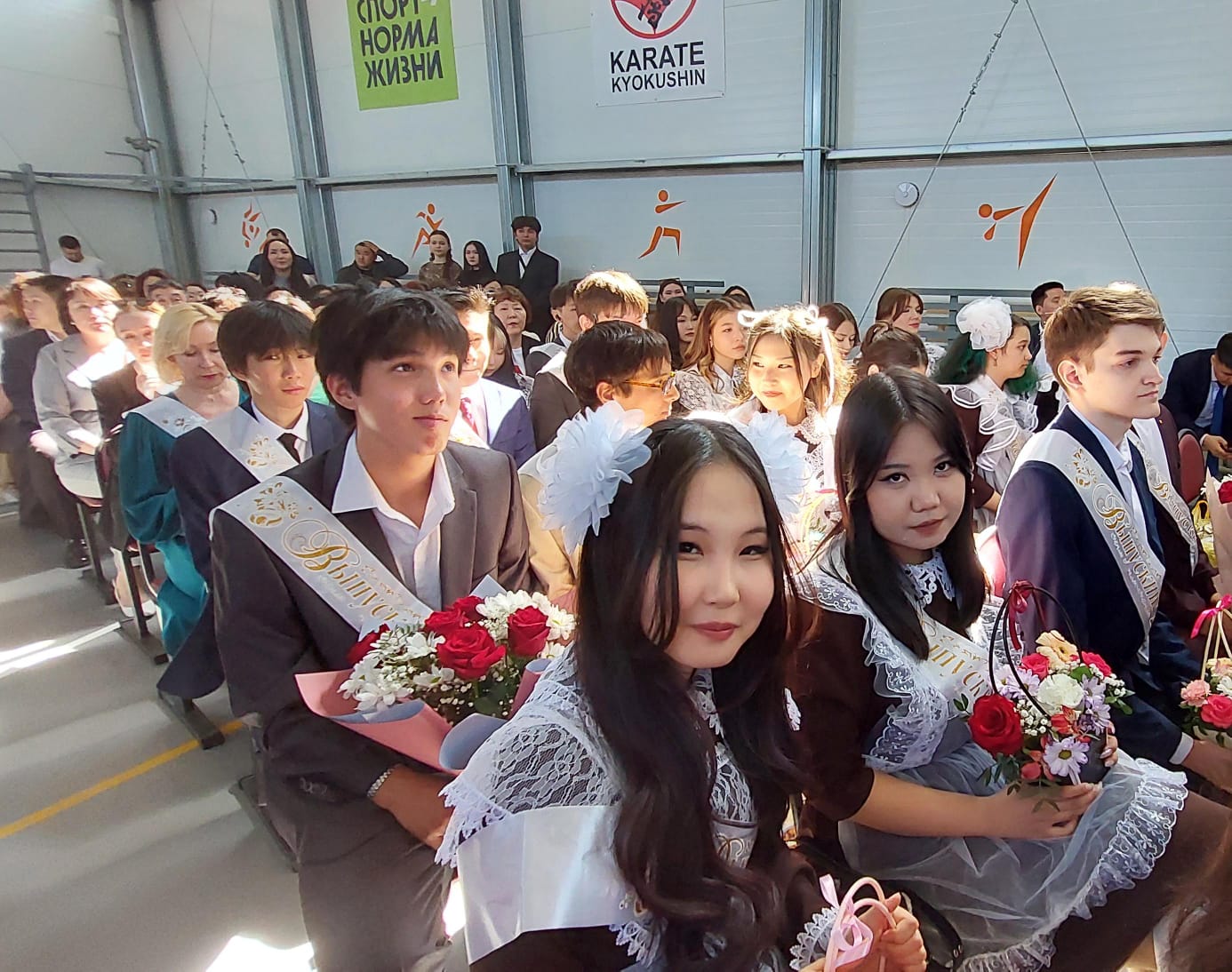 Последние звонки звучат для более семи тысяч выпускников школ Якутии