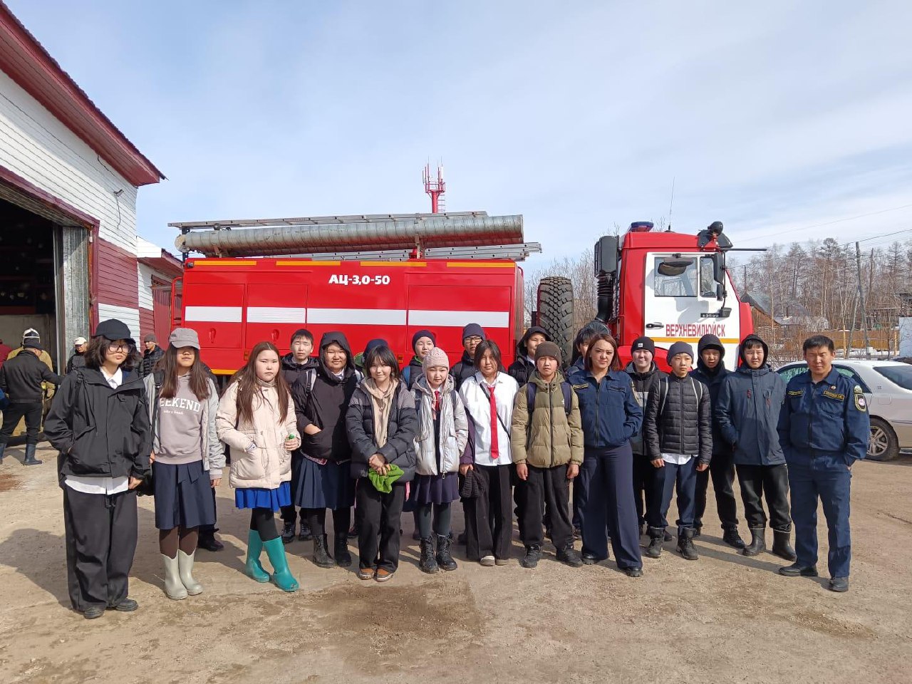 Школьники побывали на экскурсии в пожарной части №1 села Верхневилюйск