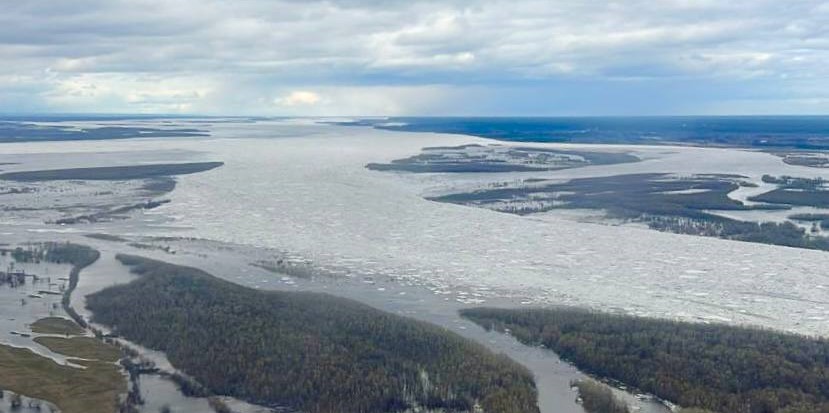 Ледовый затор устранился на реке Вилюй в Якутии