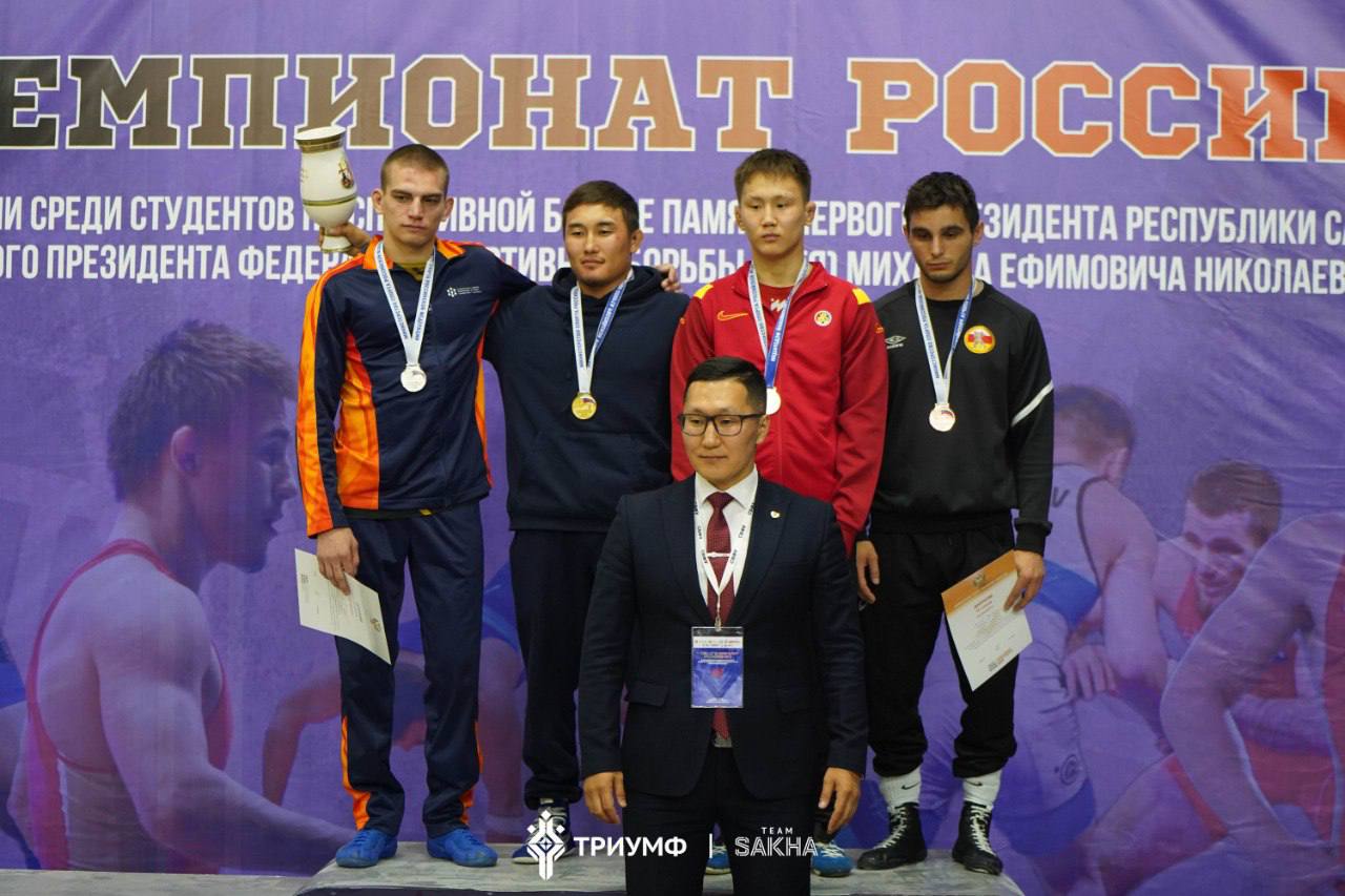 Якутские борцы завоевали десять медалей студенческого чемпионата России
