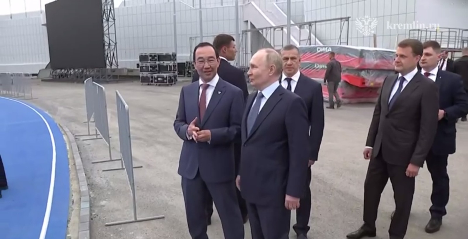 Владимир Путин посетил стадион «Туймаада» в Якутске
